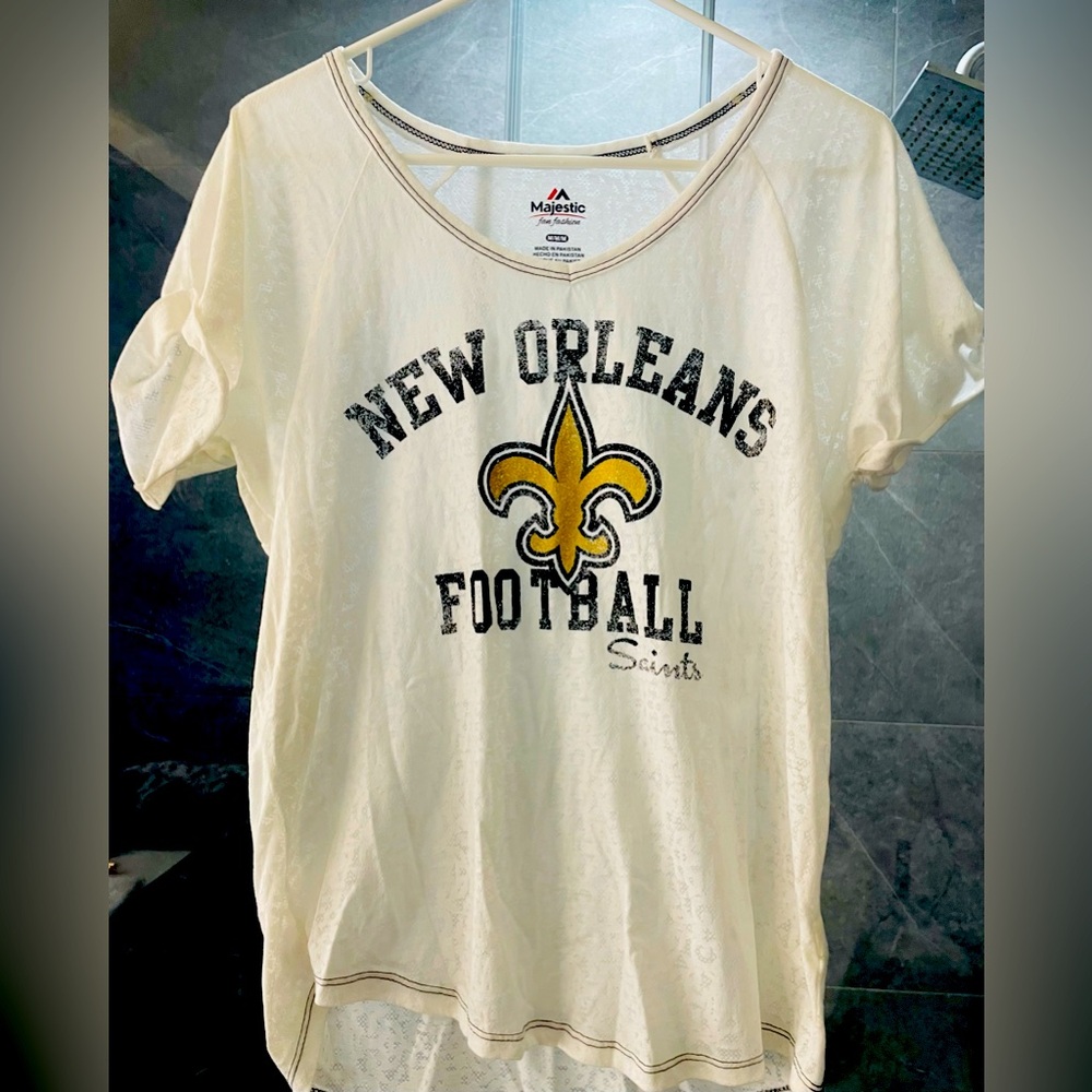 Women’s New Orleans Saints Tee - Size: Medium.
